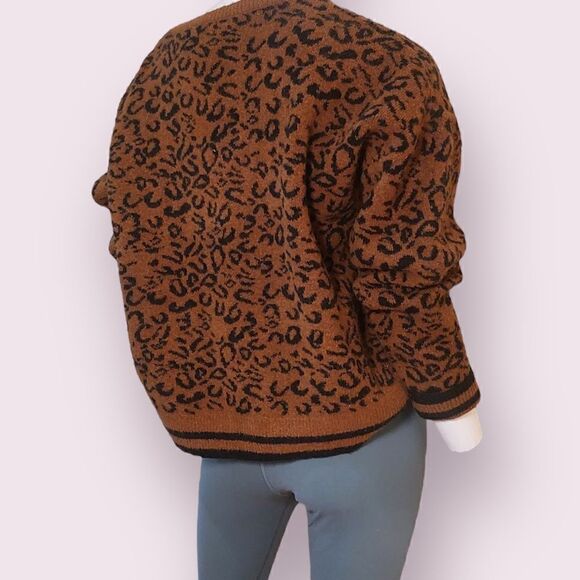 Line Cheetah Print V Neck Knit Sweater - Picture 2 of 5
